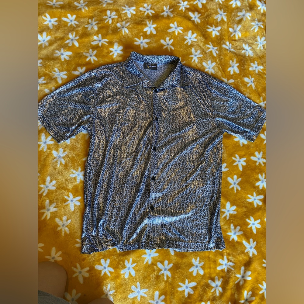 90’s Pop icon button up